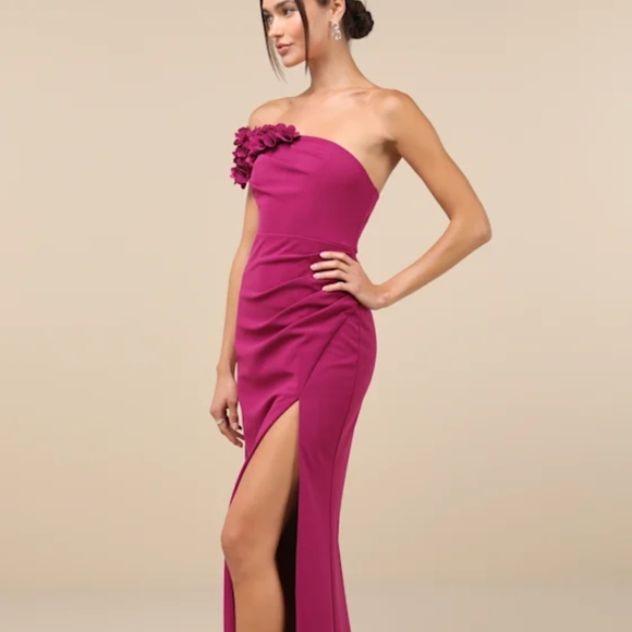 Elegant Magenta One-Shoulder Dress - Picture 4 of 11